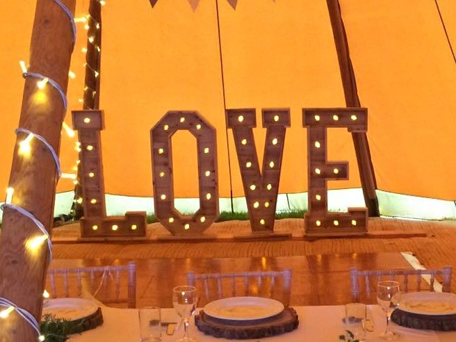Rustic LOVE letter hire