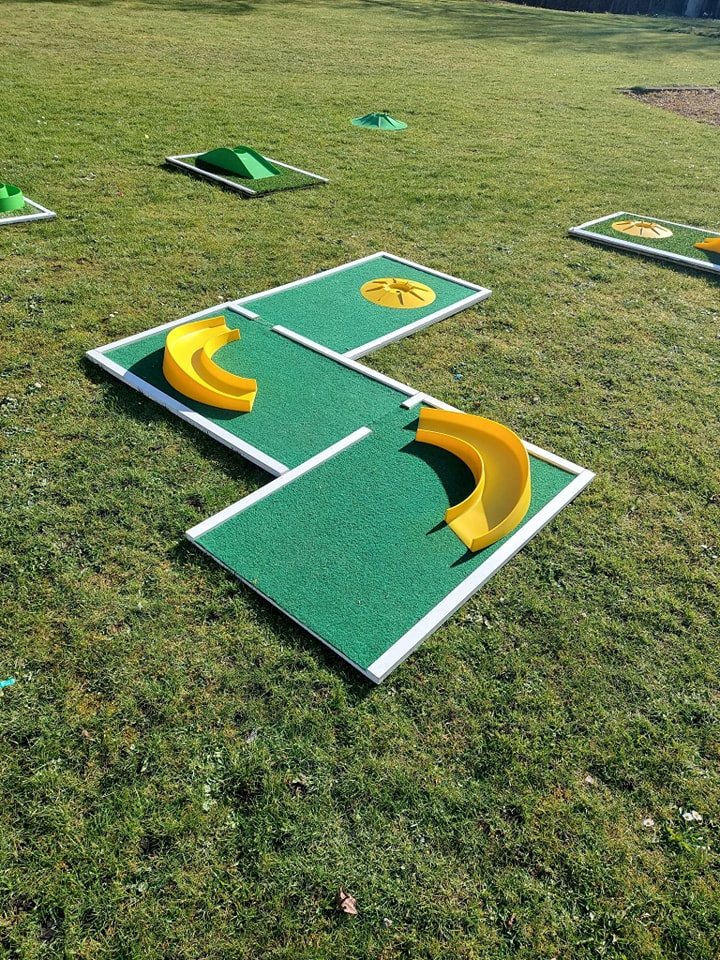 Mini golf hire