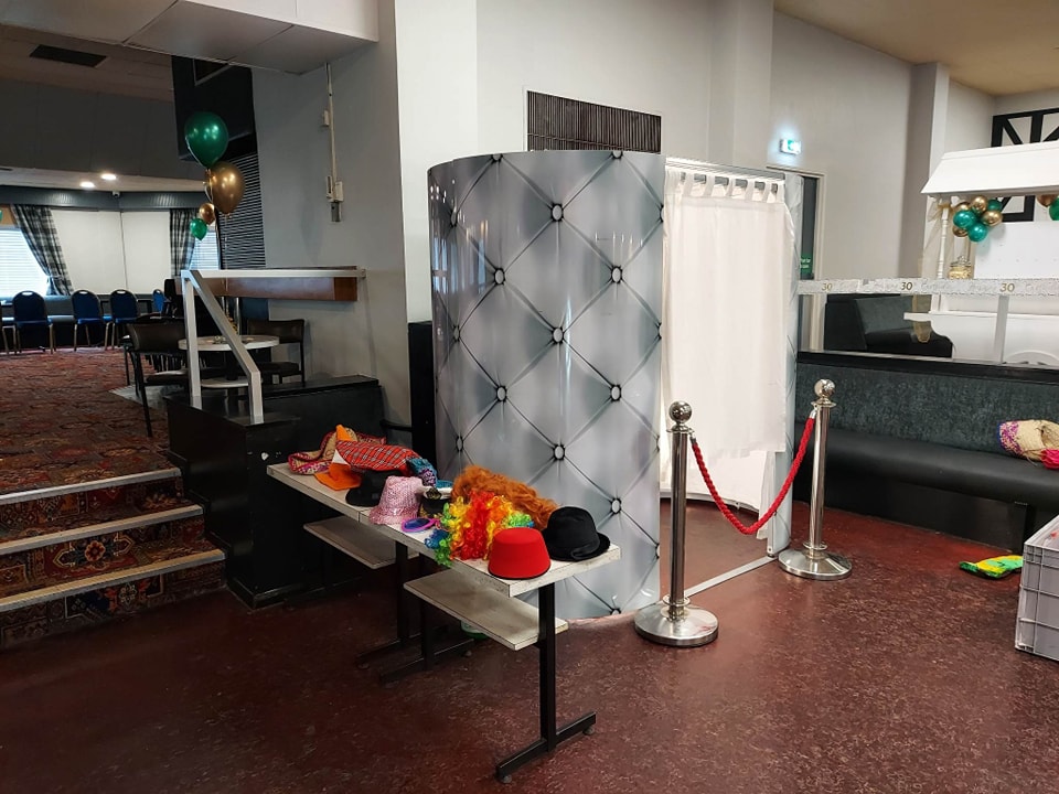 Classic oval photo booth